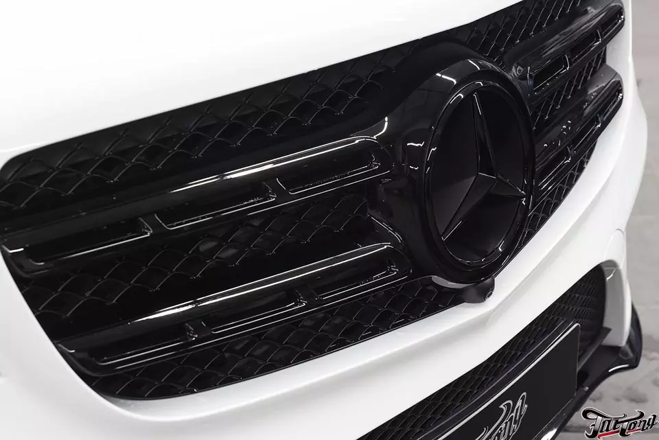 Mercedes GLS. Окрас хромированных элементов кузова в черный глянец (антихром).